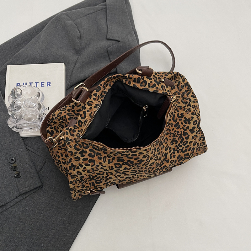 Vintage Fashion Leopard Print Underarm Luxury Bag Bag For Women 2025 Autumn Winter New Large Capacity Designer Bag Commuting Shoulder Bag Tote Bag For