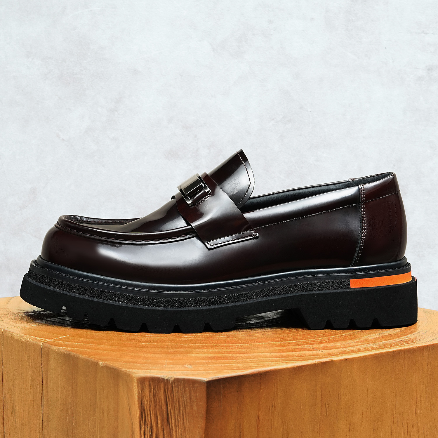 Men's shoes, thick-soled for height increase, European square toe style, large size 46, bright leather with split beads, made of genuine.