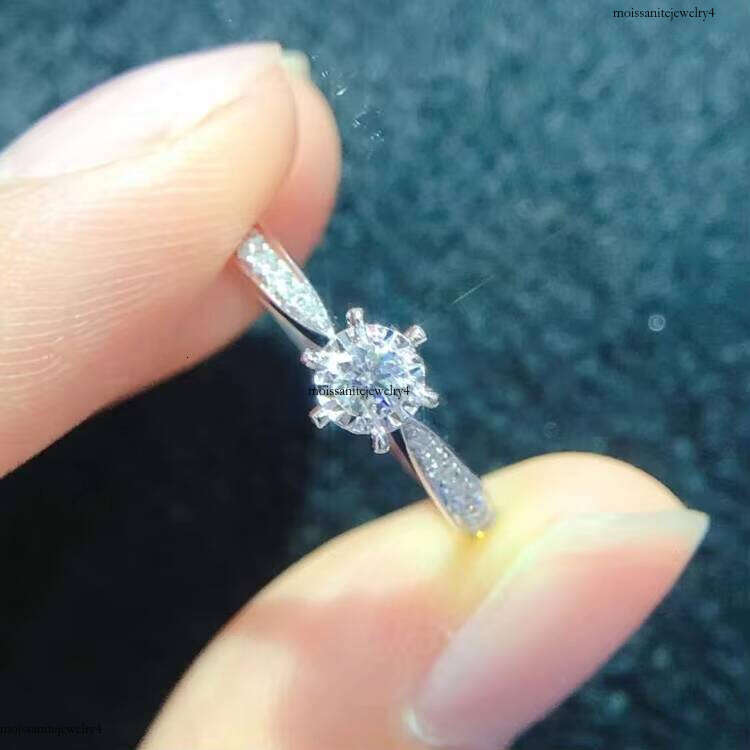 Custom Fine 0.1ct D Color Solitaire White Gold Moissanite Jewelry Wedding Engagement Ring