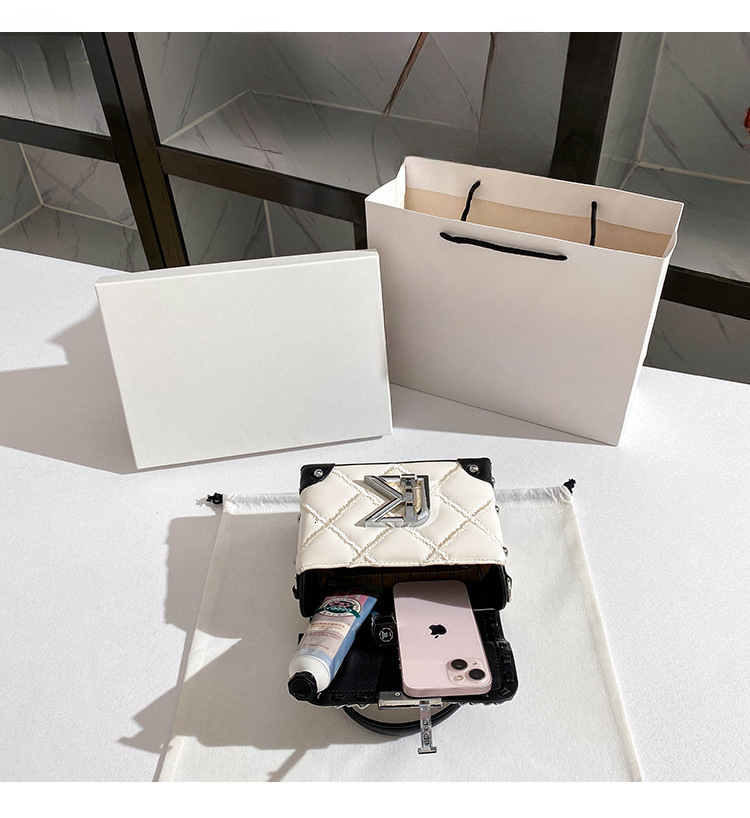 Fashion High-end Color Blocked Small Square Bag 2025 New Women's Design Handbag One Shoulder Cross-border Makeup Bag Outdoor Vacation Bag Wallet 