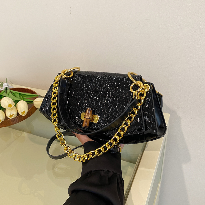 Luxury Bag Women's Bag Autumn Winter New High-end Niche Designer Bag Crocodile Pattern Retro Crossbody Bag Versatile Hot-selling Chain Shoulder B
