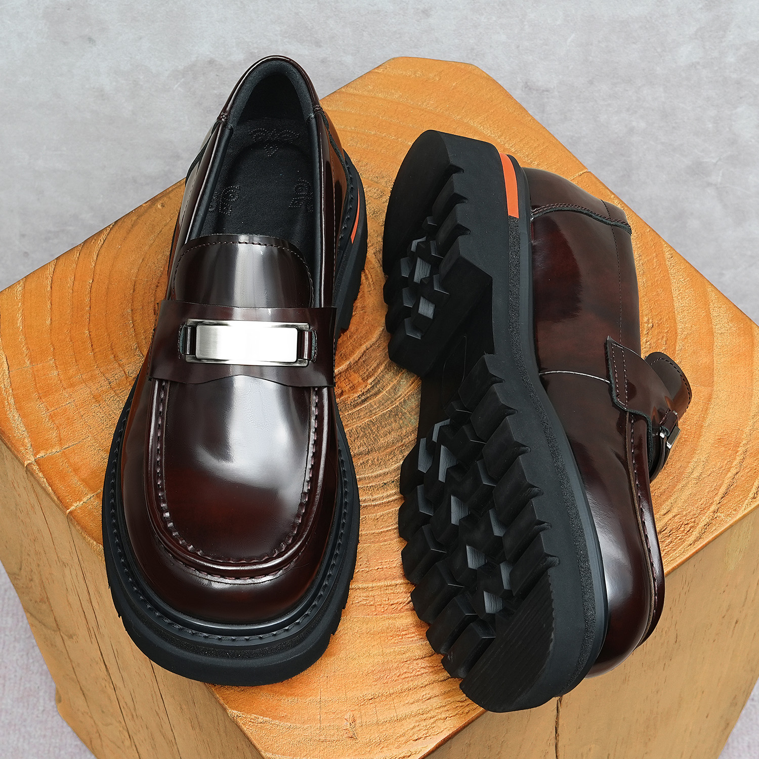 Men's shoes, thick-soled for height increase, European square toe style, large size 46, bright leather with split beads, made of genuine.