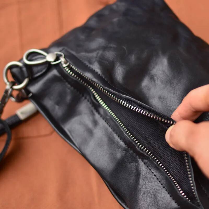 AETOO Pleated Craft Handcrafted Retro casual multi-functional crossbody Bag Hold Mobile Phone unisex leather wrist bag