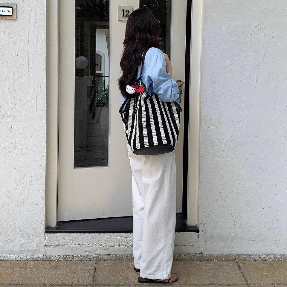 2025 New Black and White Striped Hollow Woven Mother-Daughter Underarm Bucket Versatile Tote Shoulder Bag for Women ddmymoon