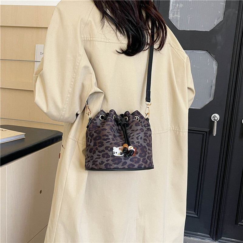 New Women's Luxury Bag Fashion Leopard Print High-end Bucket Bag Fashion Versatile Cross-border Wholesale Trendy Retro Designer Bag Single Should