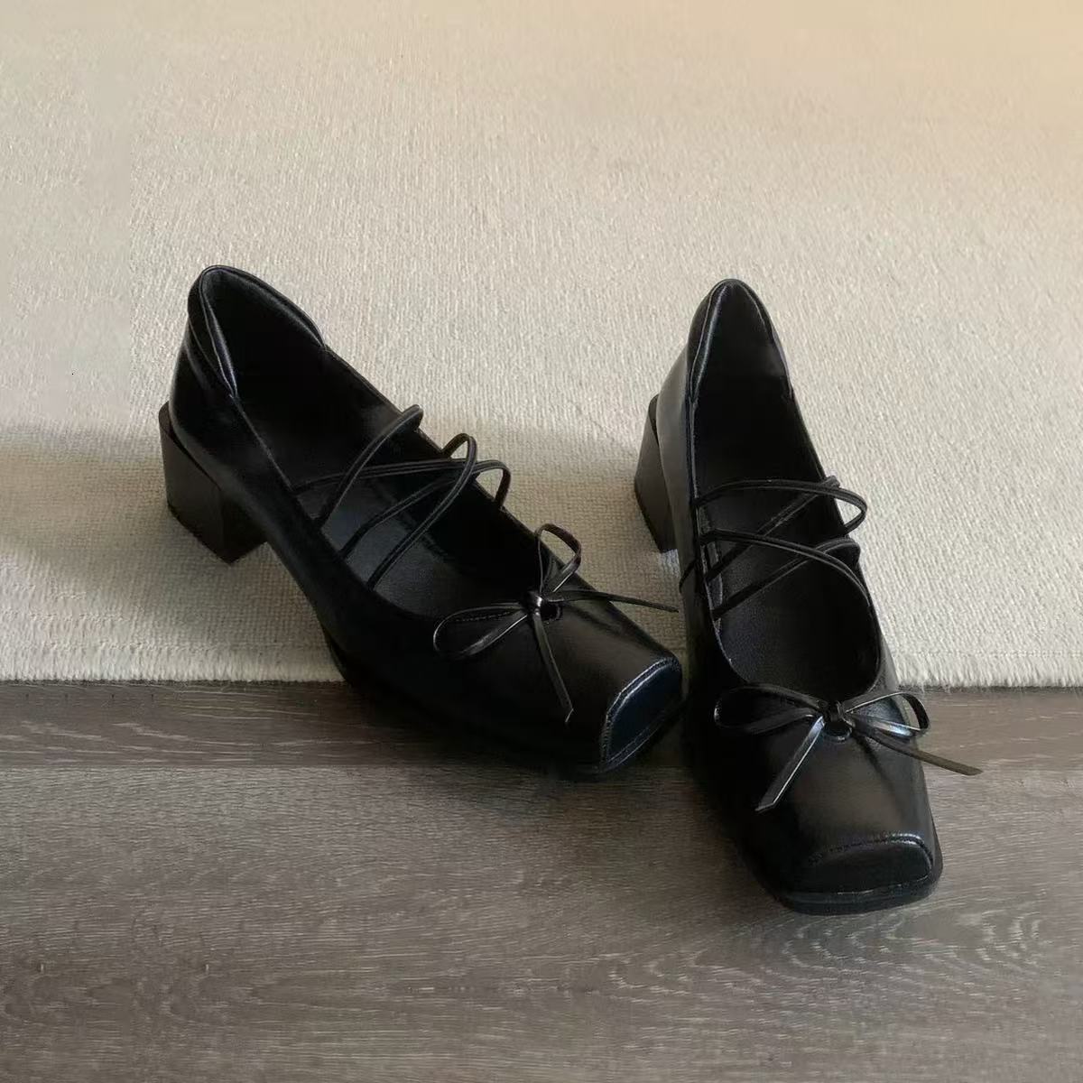 2025 Designer's New Women's Single Shoe Thick Heel Leather Bow Middle Heel Ballet Shoes
