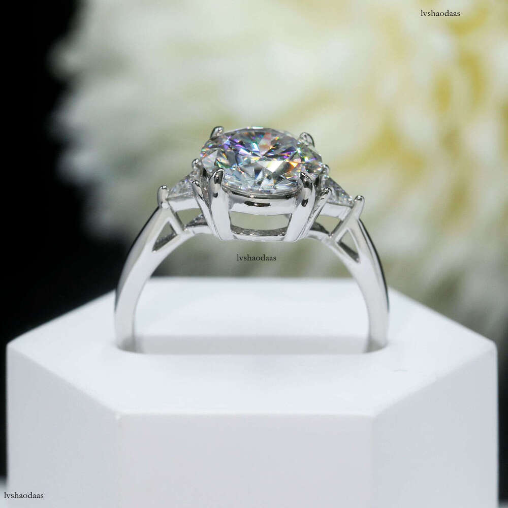 Silver White Gold Light Luxury High-end Elegant Round Hearts Eight Arrows Moissanite 3 ct Women's Ring