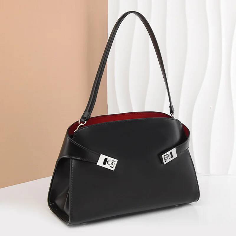 Large Capacity Designer Shoulder High-End Fashion Commuter Loose Soft Leather Handbag Lock Buckle Ladies Tote Bag