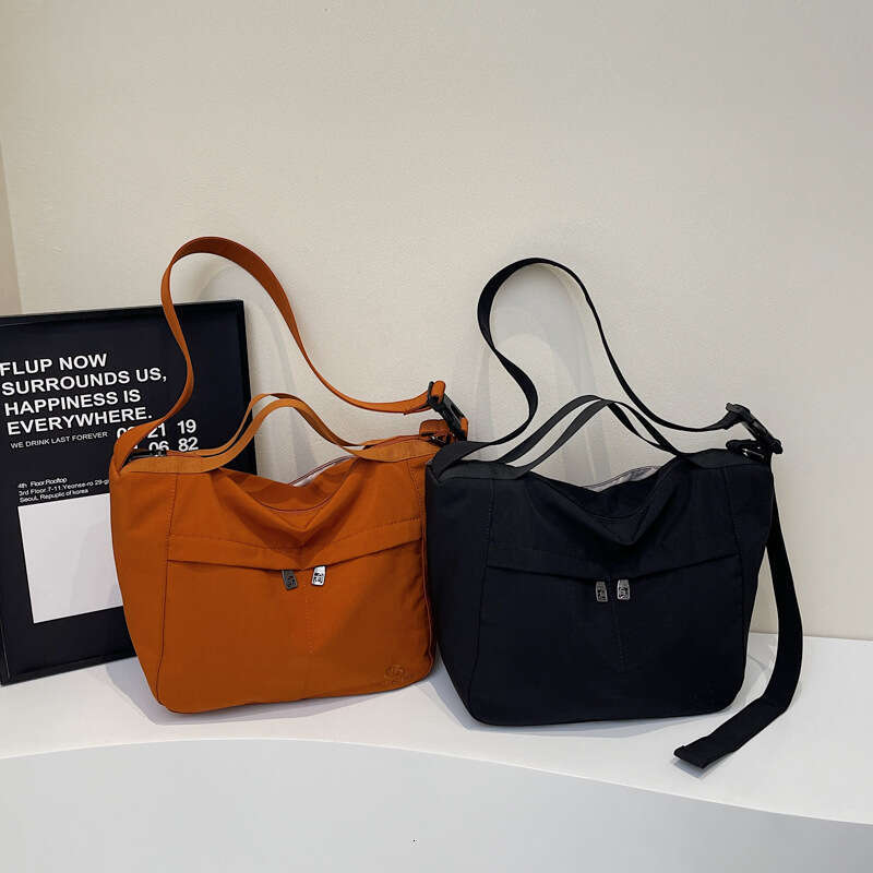 Hot Selling Large Capacity Handheld Tote Commuting Crossbody For Women Casual Simple Lightweight Student Class Shoulder Bag Designer Bags