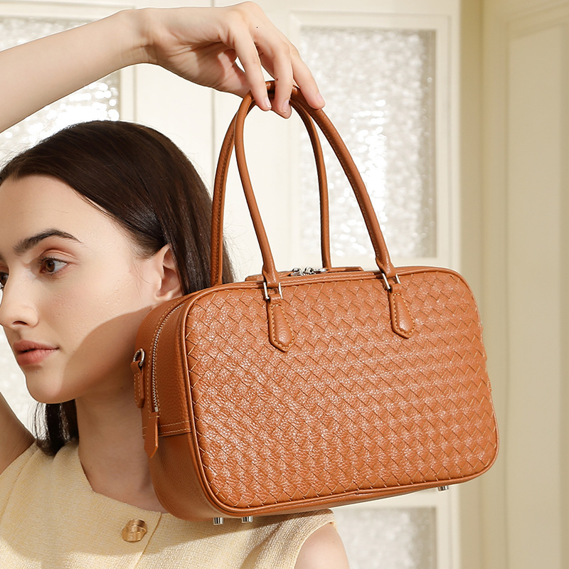 Autumn New Women's Handbag Handmade Top Layer Cowhide Woven Tote Genuine Leather Shoulder Crossbody Commuter Bag