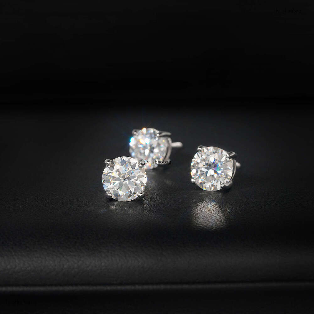 Classic Four-Prong Sier Inlaid D Color Moissanite Unisex Stud Earrings Jewelry