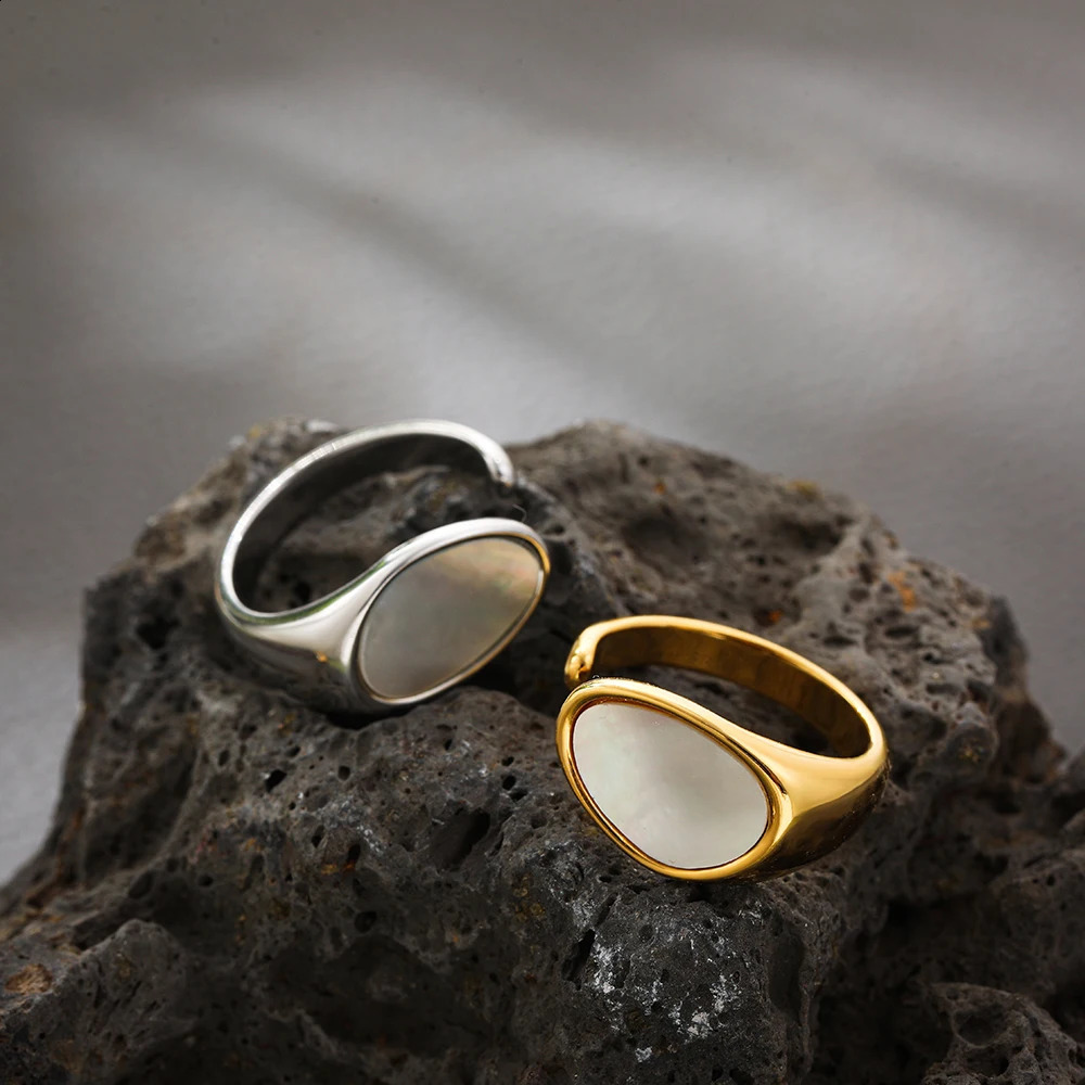 Elegant White Shell Round Geometric Rings for Women Vintage Gold Color Open Finger Ring Wedding Statement Jewelry Party Gift 250807