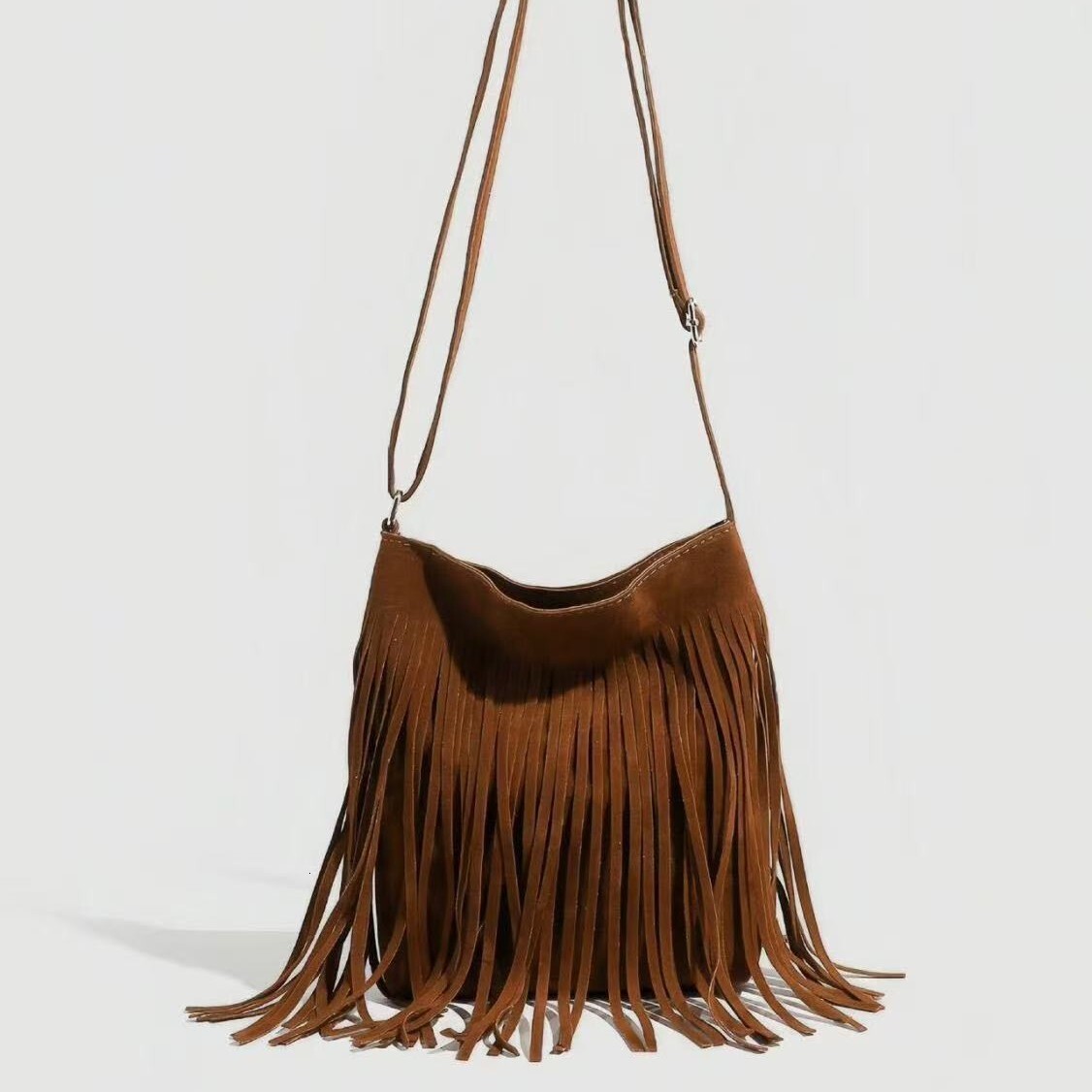Tassel 2025 New Suede Saddle Fashionable Hot Girl Shoulder Versatile Commuter Crossbody Bag for Women ddmymoon