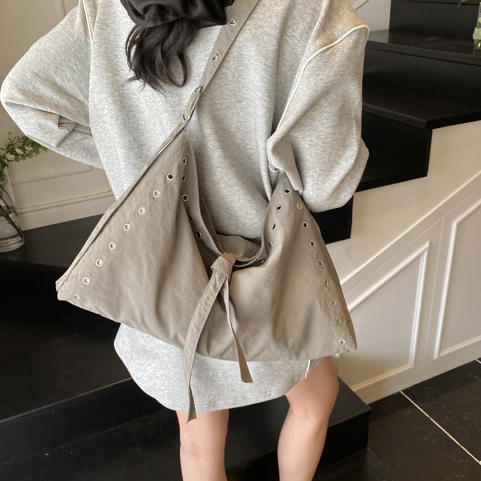 New Women's Cross-border Wholesale Canvas Designer Bag Large Capacity Fashion Retro Shoulder Bag Simple Elegant Luxury Bag Lazy Style Underarm Ba