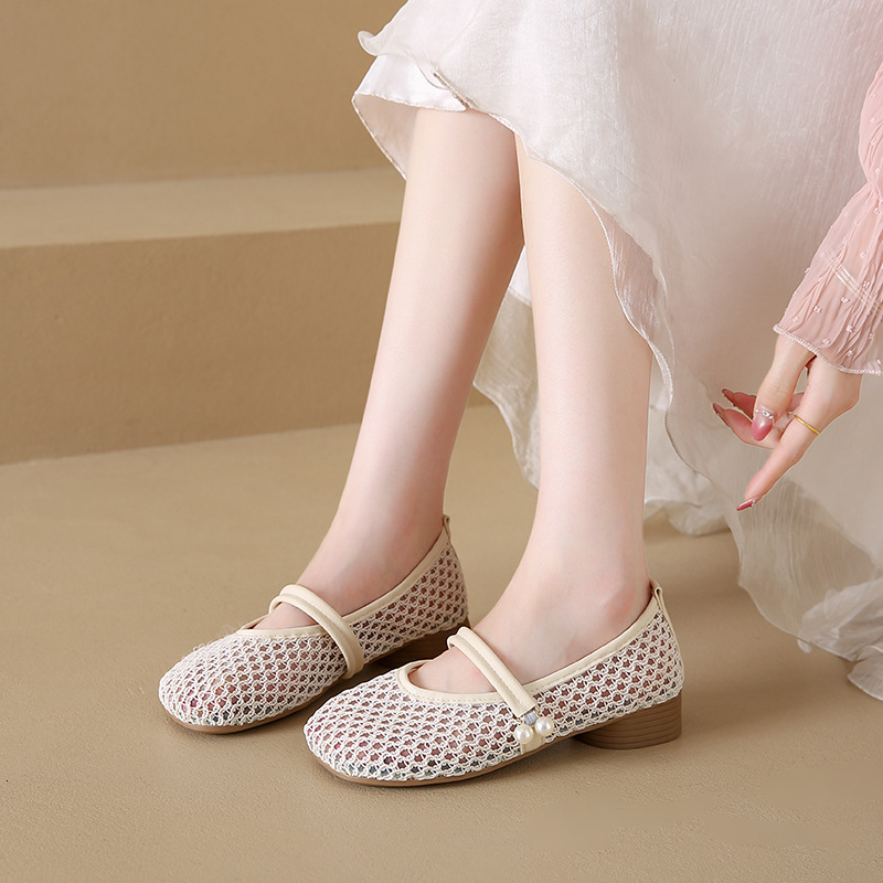 French retro Mary Jane women's shoes 2025 designer's new hollowed out flat belt single shoe