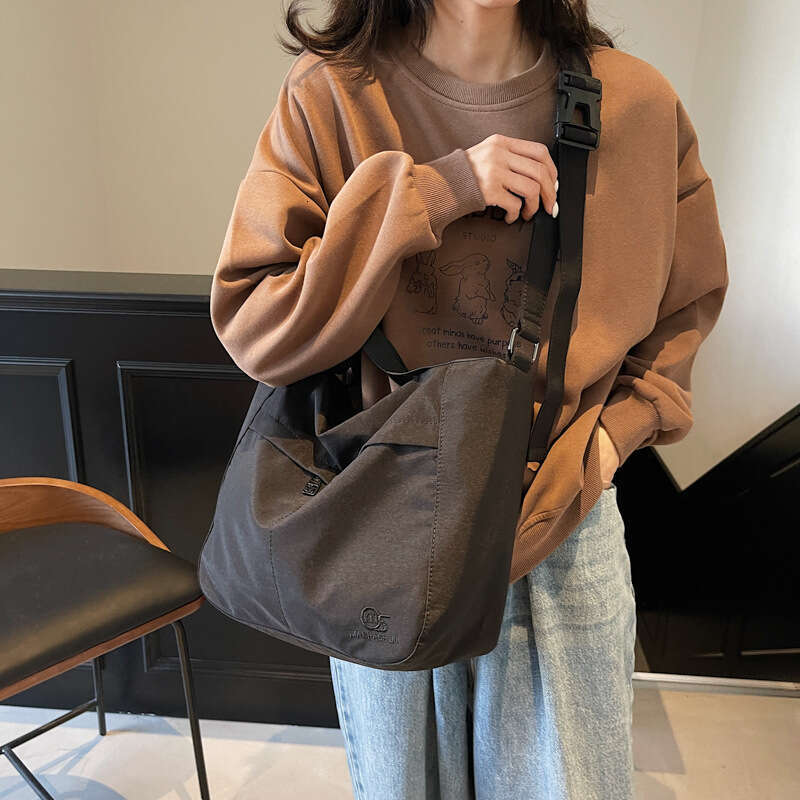 Hot Selling Large Capacity Handheld Tote Commuting Crossbody For Women Casual Simple Lightweight Student Class Shoulder Bag Designer Bags