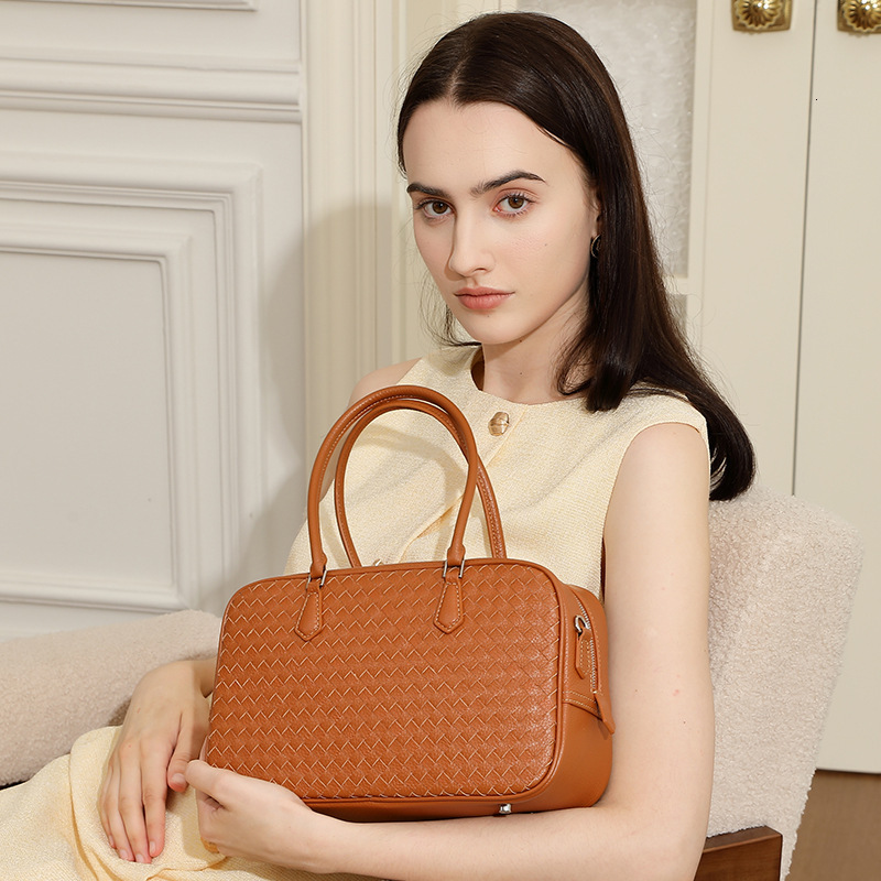 Autumn New Women's Handbag Handmade Top Layer Cowhide Woven Tote Genuine Leather Shoulder Crossbody Commuter Bag