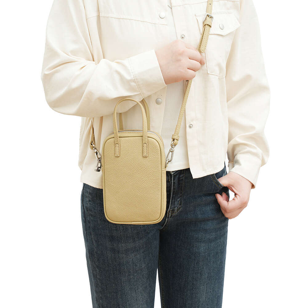 Women's Casual Versatile Lightweight Handbag Top Layer Cowhide New Crossbody Phone Bag designer wallet B5 B5