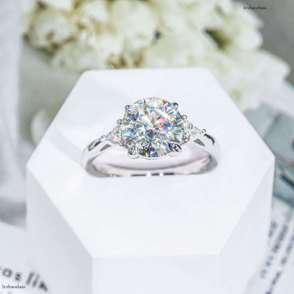 Silver White Gold Light Luxury High-end Elegant Round Hearts Eight Arrows Moissanite 3 ct Women's Ring