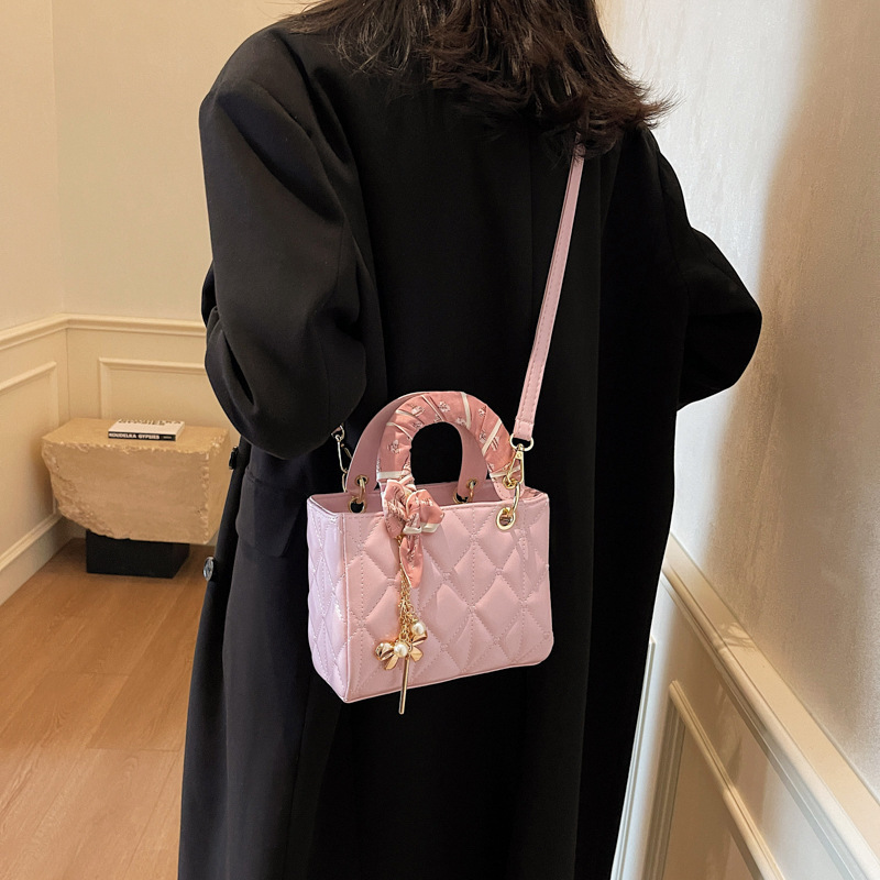 Designer's High-end Fashion Handbag, Princess Diana Style Women's 2025 New Quilted Shoulder Bag, Casual Multifunctional Crossbody Bag