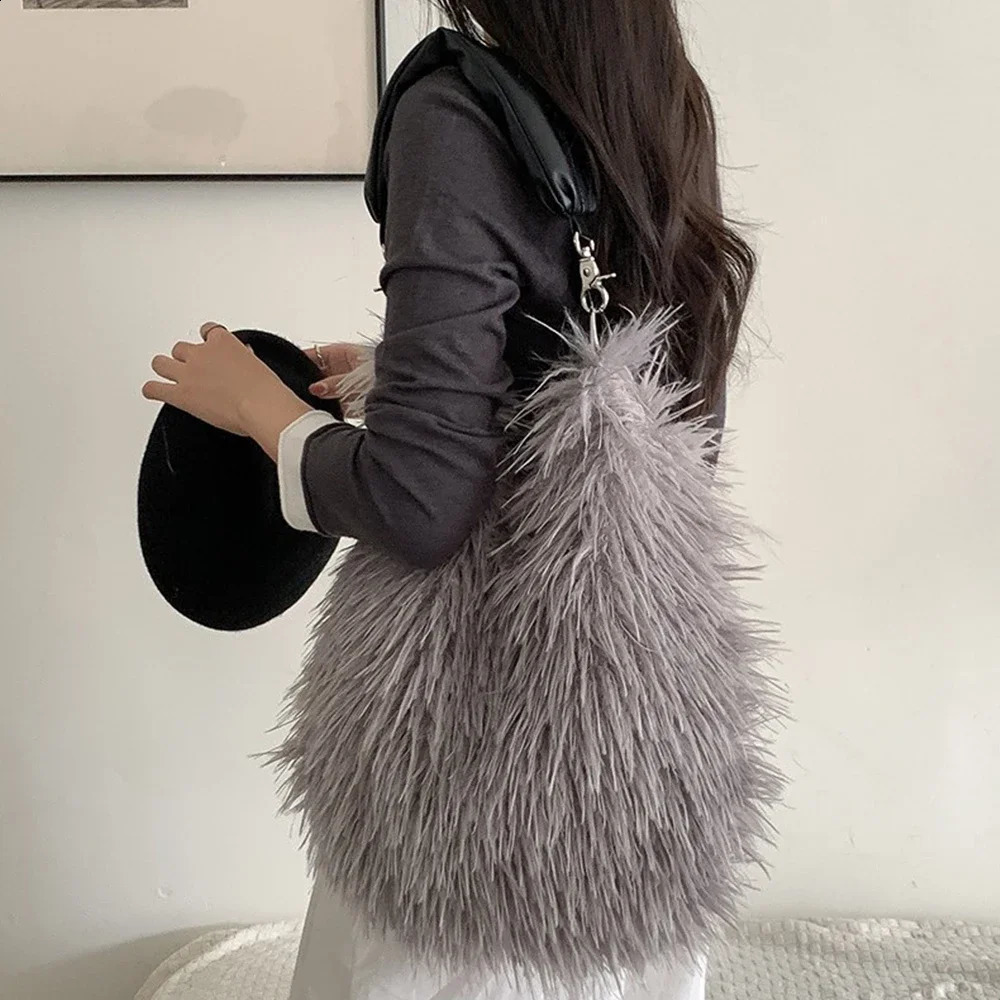 Autumn Long Fur Shoulder Bag Half Moon Plush Tote Bags for Women Fluffy Warm Soft Handbags Faux Fur Hobos Cloud Dumpling Bag 250809
