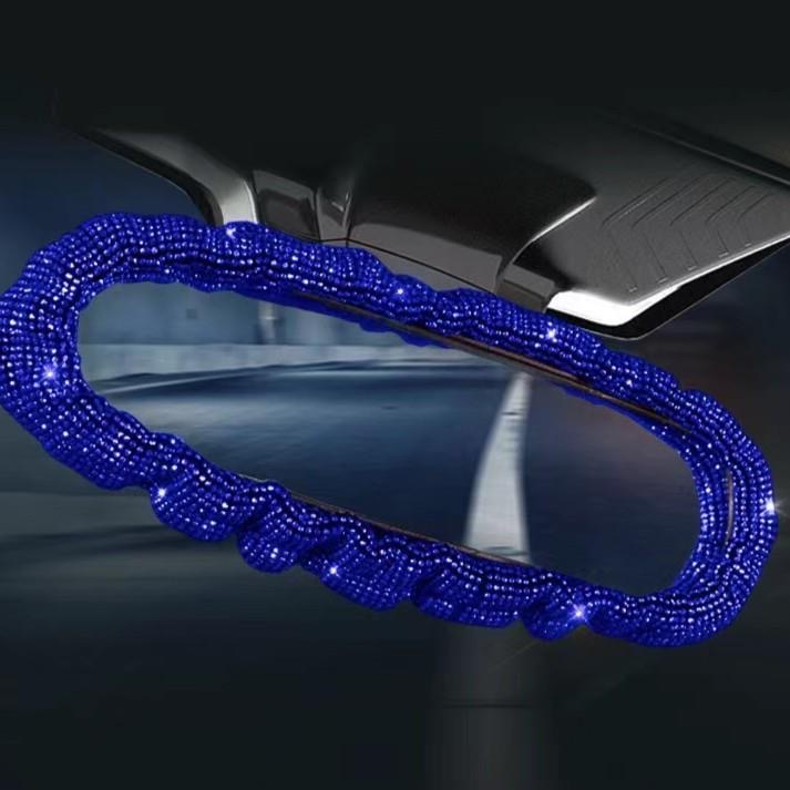 The blue-stained diamond brake lever cover of the car is studded with diamonds, and the entire cover is fully covered with diamonds.