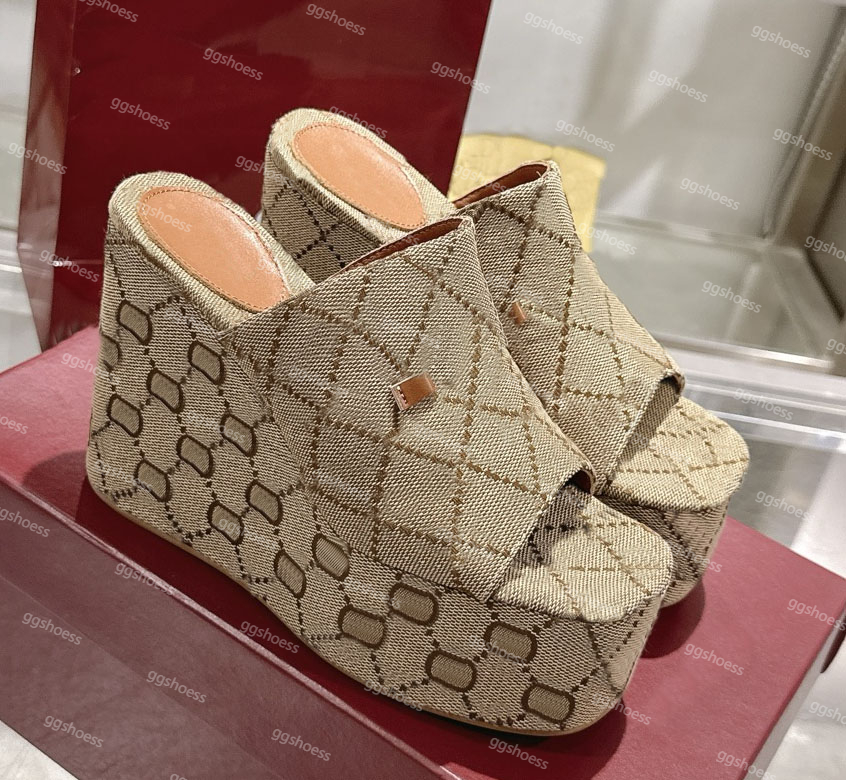 Women Horsebit Wedge Sandal Designer Top Quality Classsic Sandals Platform Button Sandal Summer Beach Slippers Shoes