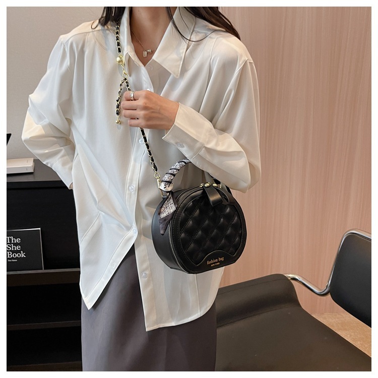New Cross-border Quilted Luxury Bag Designer Bag Embroidery Small Round Bag For Women With Chain Shoulder Strap And Gold-stamped Frame Handbag And Sho
