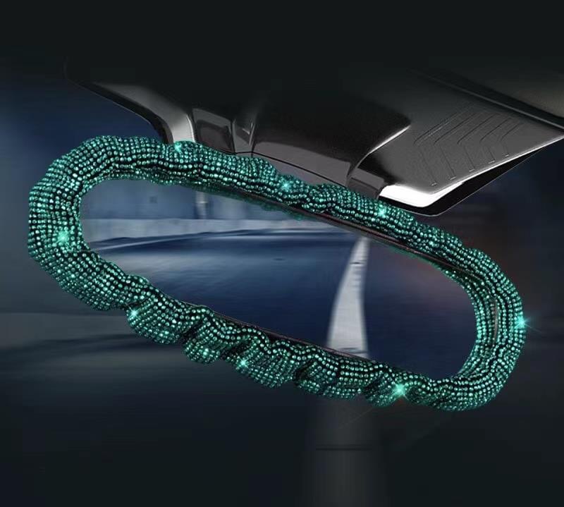 The blue-stained diamond brake lever cover of the car is studded with diamonds, and the entire cover is fully covered with diamonds.