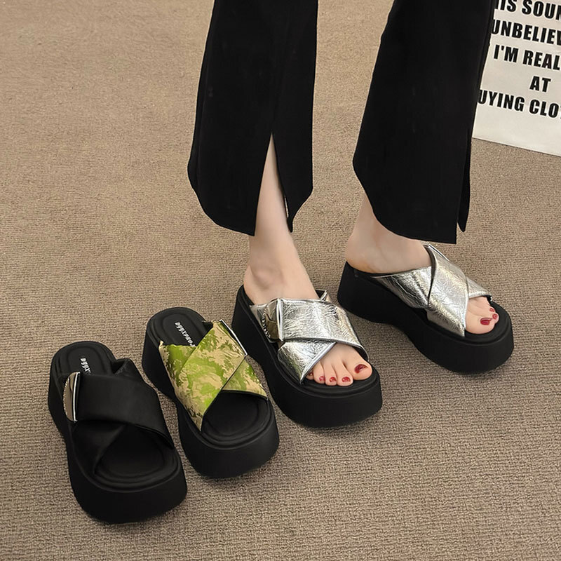 High end style thick soled women's sandals summer outdoor fashion new style super popular height increasing slippers designer sandals