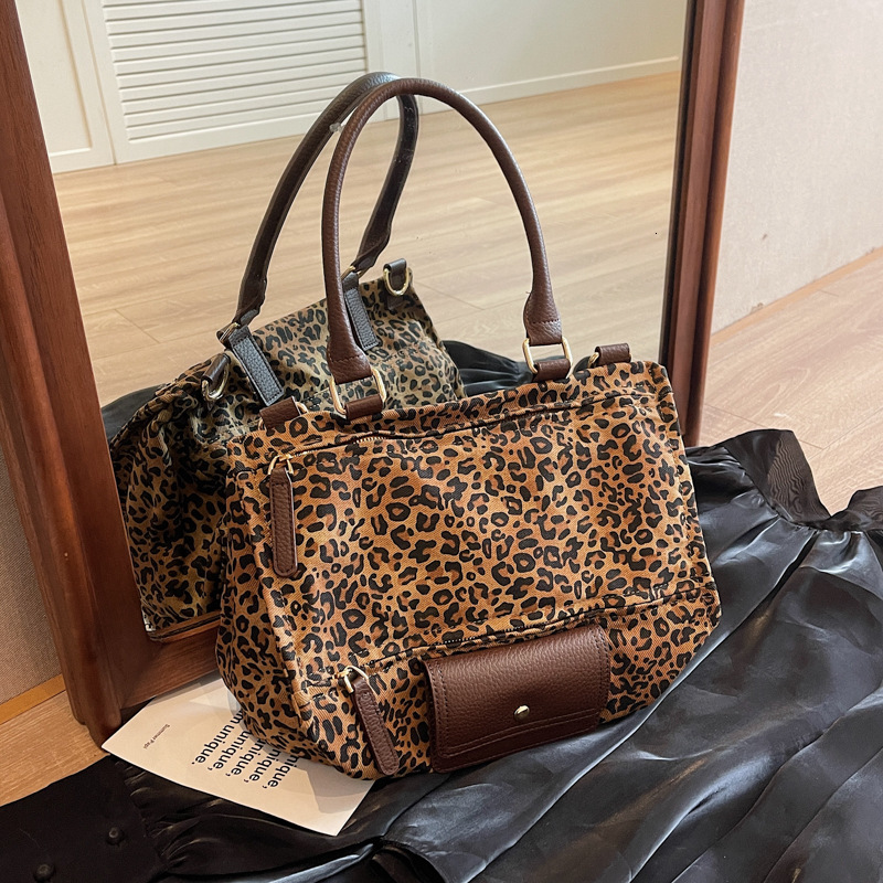 Vintage Fashion Leopard Print Underarm Luxury Bag Bag For Women 2025 Autumn Winter New Large Capacity Designer Bag Commuting Shoulder Bag Tote Bag For