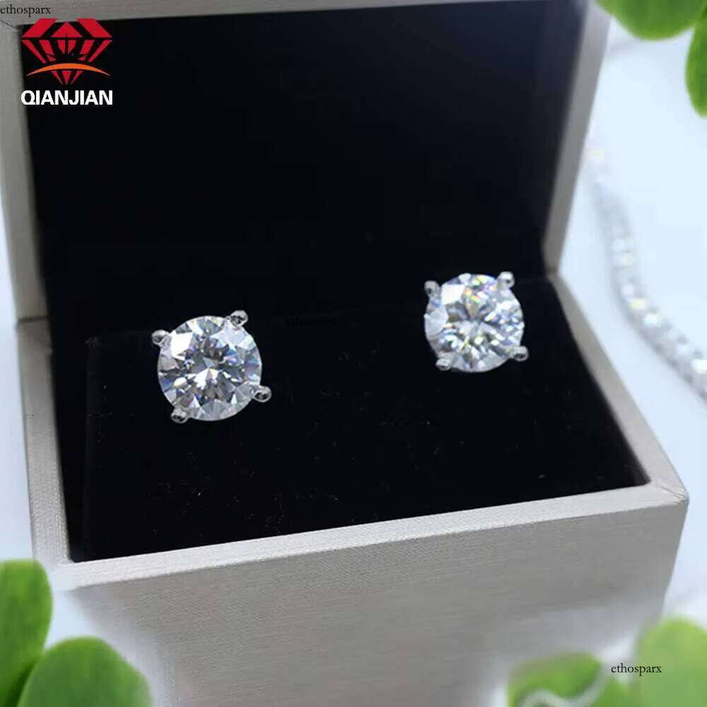 Qianjian Classic 1ct Sterling Sier GRA VVS Moissanite 4 Claws Stud Earrings for Women