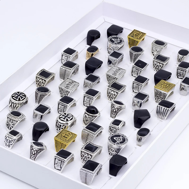20 Pcs/Lot Geometric Square Classic Metal Men Rings Fashion Jewelry Wholesale Party Gifts Size 17mm-22mm 250807