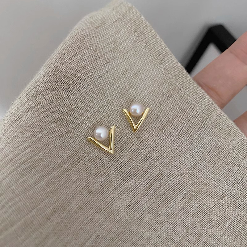 S999 Pure Silver Needle Triangle Freshwater Pearl Earrings Free Shipping Designer Luxury Jewelry New Women's Clip On Non Perforated Ear Accessori