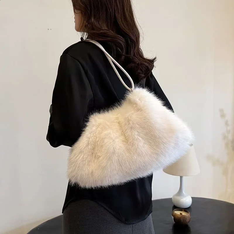 Autumn/Winter Plush Bag Womens French Fashion Versatile Underarm Bag Casual Style Solid Color Handheld Shoulder Bag 250809