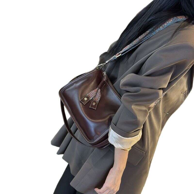 Summer 2024 new cowhide light niche high-end design messenger women's versatile shoulder bag women