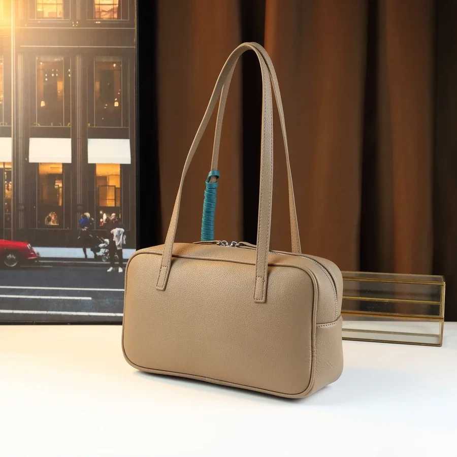 Change Bag Pendant Lipstick Bag Pendant Fashion Temperament Boston Large Capacity Womens Handbag Simple Atmosphere Messenger Z250811