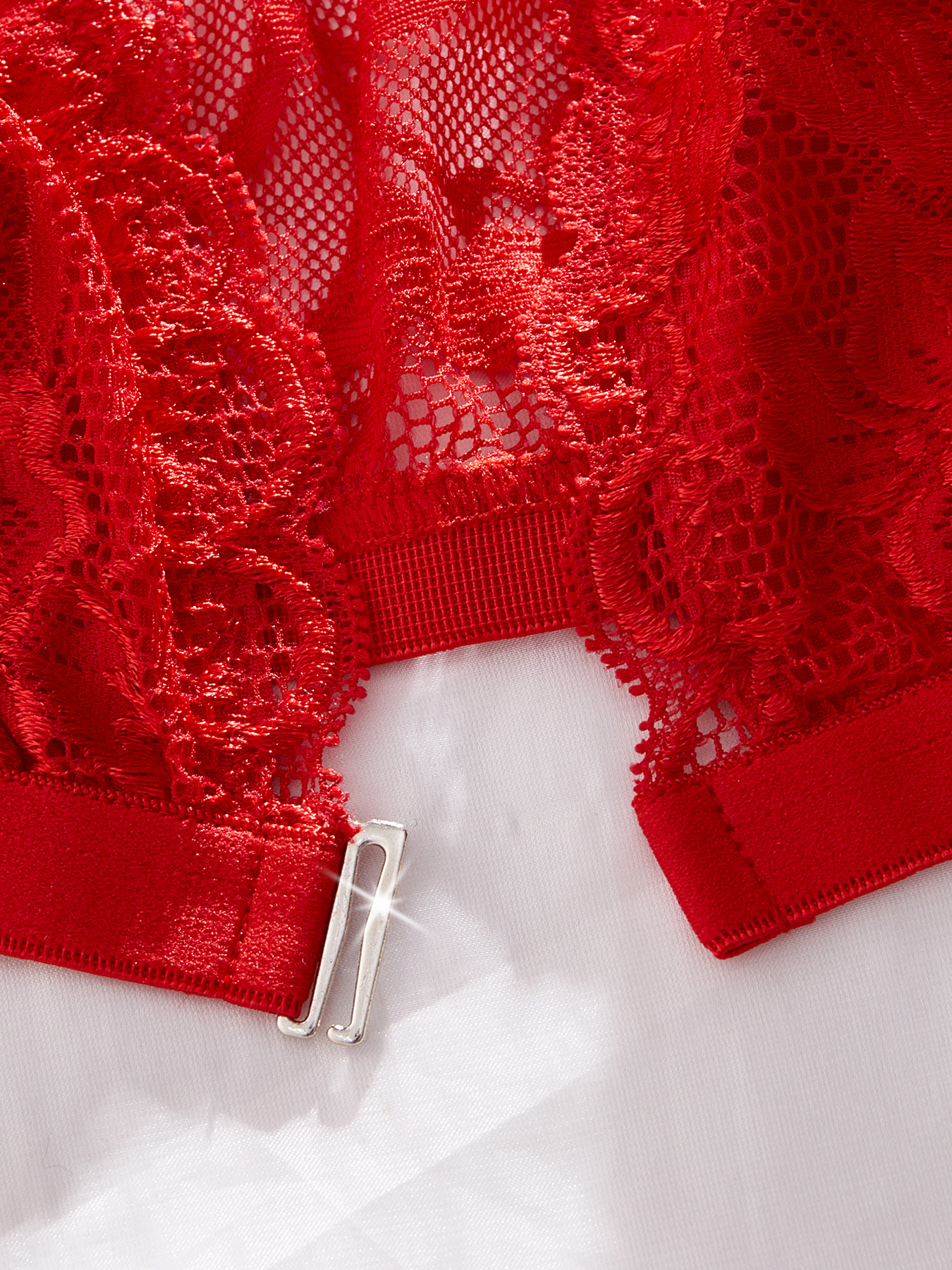 Sexy Red Lingerie Bralette Heart Charm Open Back Design Comfortable Lace Bra for Special Occasions Women s Sexy Lingerie