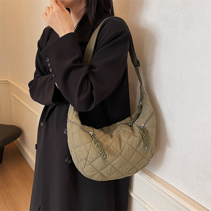 Quilted Dumpling Autumn Winter Versatile Casual Large Capacity Cloth Lightweight Commuter Shoulder Crossbody Bag for Women