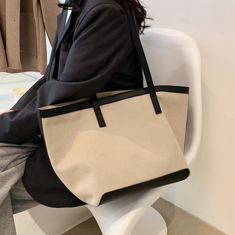 Chic & Practical: Women's Canvas Tote Bag Featuring Minimalist Texture for Everyday Use