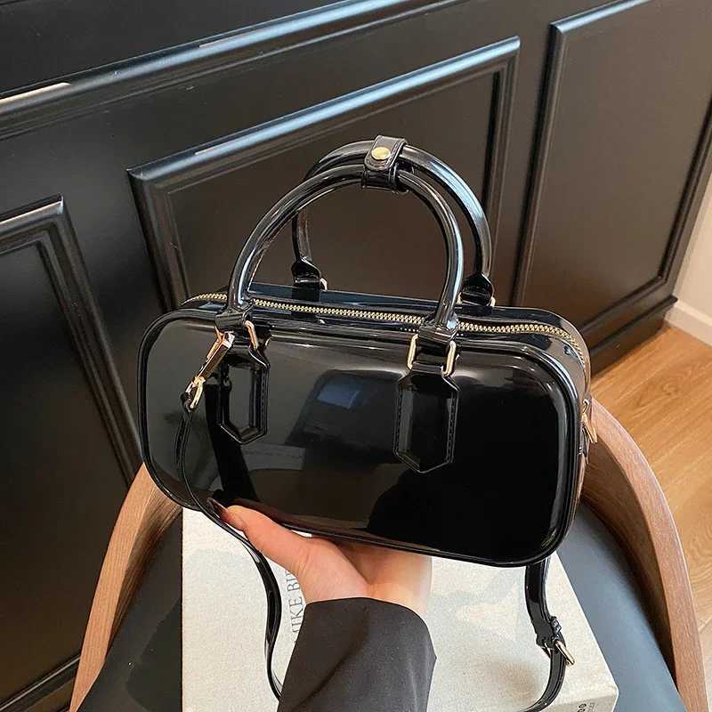 Elegant Paris Inspired Vintage Crossbody Bag - Minimalist Leather Tote for Women Luxury Commuter Solid Color Designer Z250811