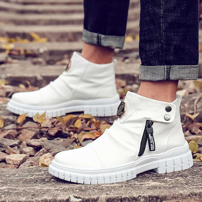 2025 Men Leather Boots Men Safety Shoes for White Shoes British Style Platform Men Boots Outdoor Hiking Boots Fashion Short Boots W250811