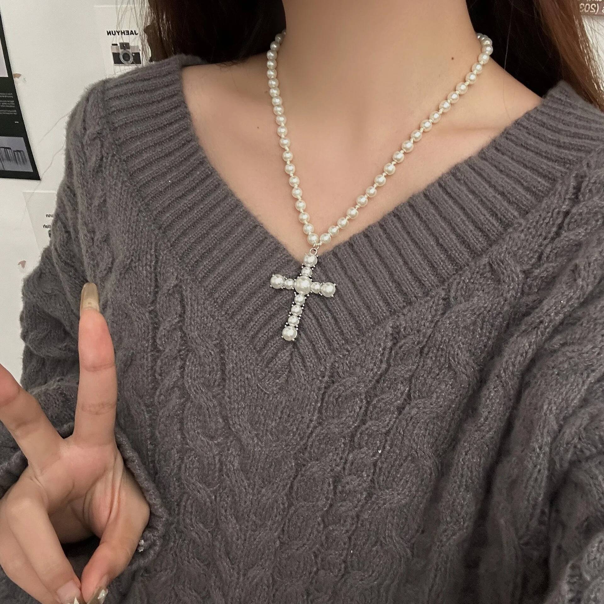 Gothic Punk Fashion Black Pearl Cross Pendant Necklace For Women Unisex Vintage Classic Charms Couple Chain Accessory Gift