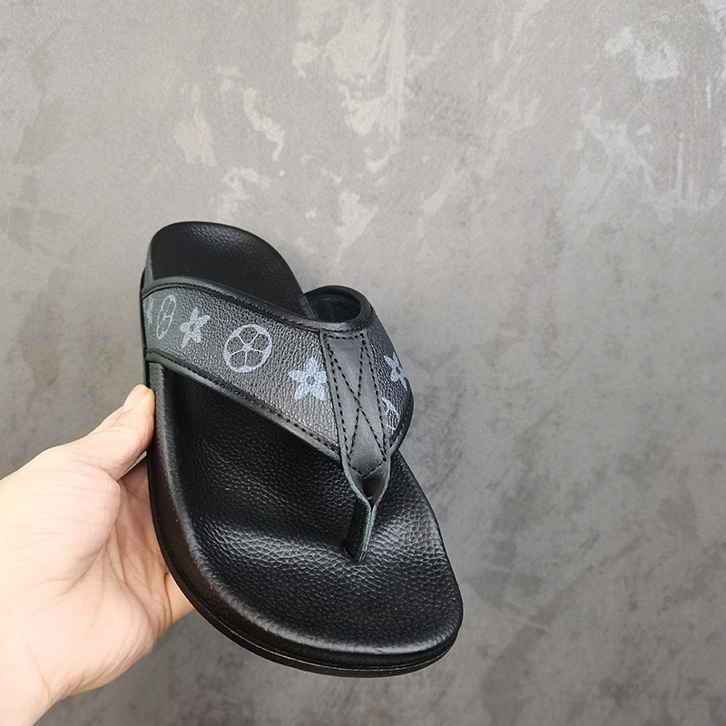 free shipping designer for man Slippers Flip-flops and slippers are casual fashionable for men to wear outside in summer