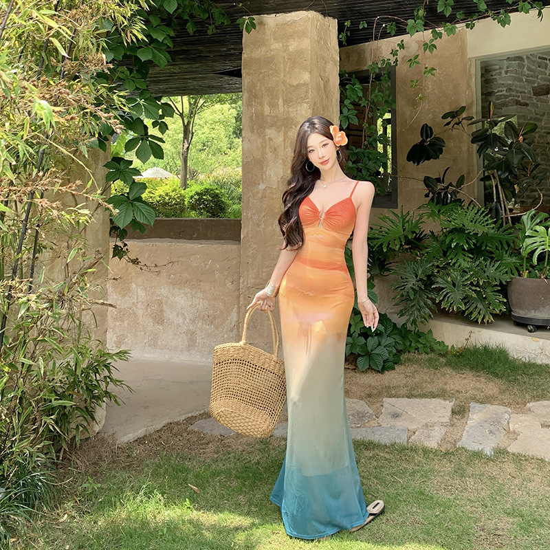 2025 Summer New Women's Mesh Knitted Tank Top Dress for Spring and Summer High End, Tailored and Vacation Bottom, trend Hollow Out Inner Tight Dr