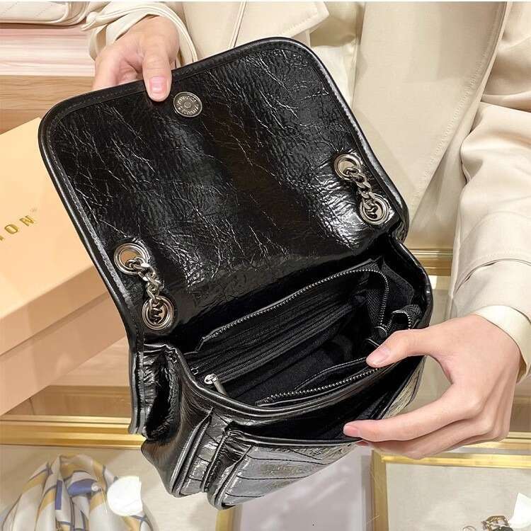 DHessentials 2025 Genuine Leather Crossbody Bag - Trendy Messenger Shoulder Purse for Women, Chic Chain Strap Bag (23x18cm, 400g)