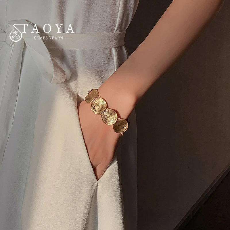 Serpentine Circular Ins Niche High-end Feel Friend Bracelets For Womens Exquisite Internet Fashion Jewelry 250807