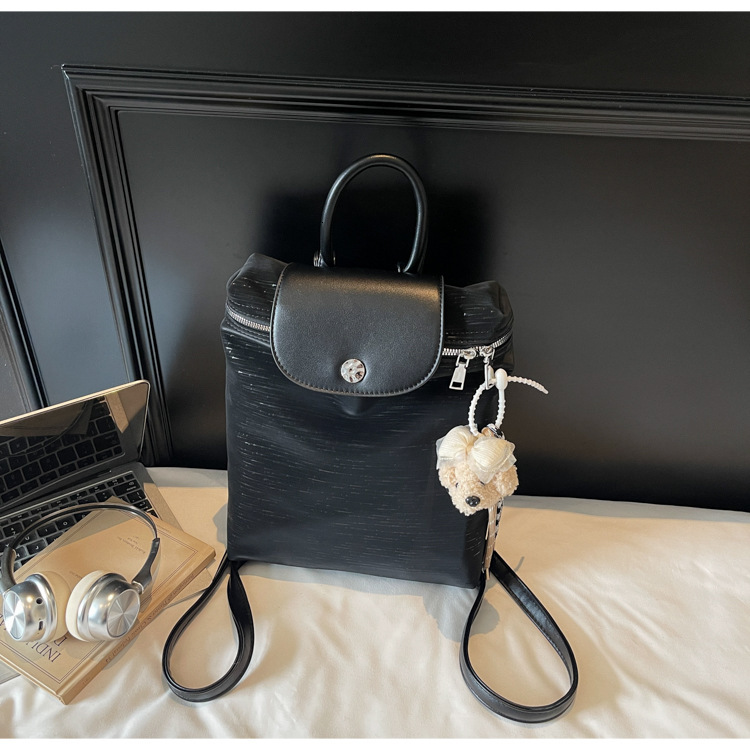 2025 Summer New Fashion Versatile Solid Color Backpack Street Trend Light Luxury Cute Women Large Capacity Commuter Bag ddmymoon