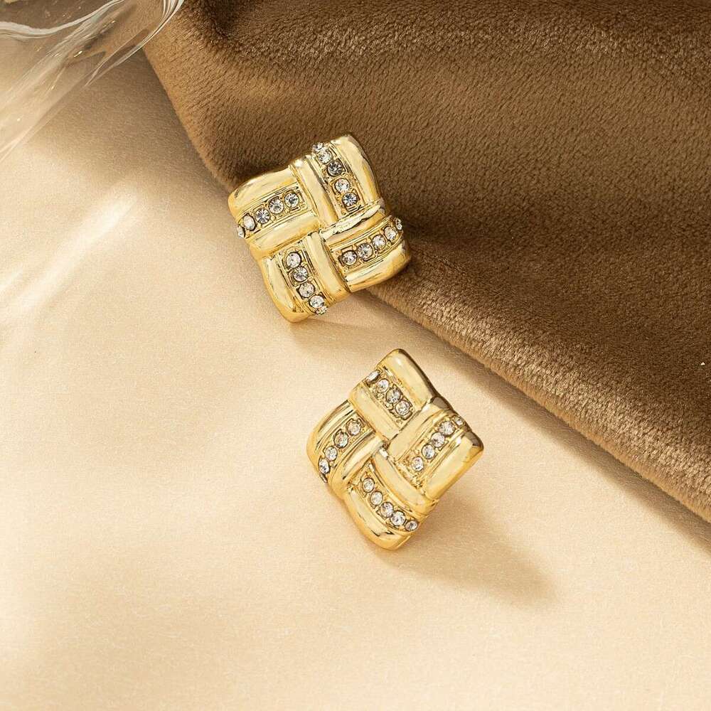 DHcollections Geometric Square Design Sense Dia-Encrusted Elegant Fashion Trendy Personality Women's Earrings
