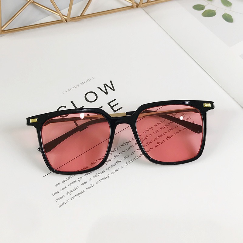 Stylish UV Protection Glasses with Unique Design Elements